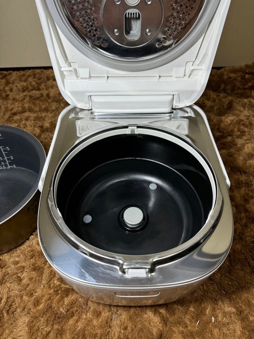 2022年製Panasonic 炊飯器 SR-UNX101 1.0L ホワイト