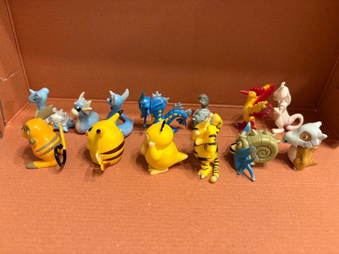 ポケモンモンコレ初期13体まとめ売り　エレブー　ラプラス　カラカラ　コダック