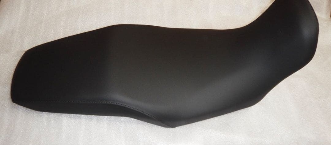 ホンダXL750 トランザルプ（8BL-RD16）用ローダウンシート（ブラック）