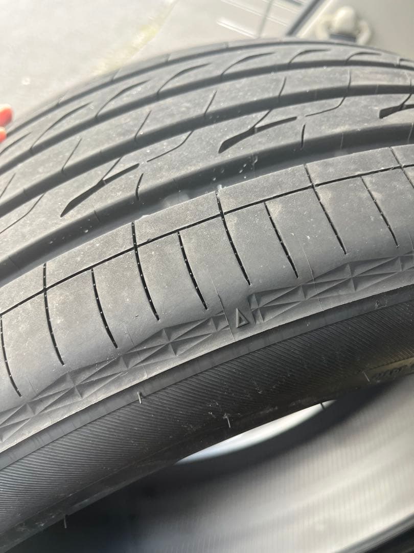 レグノGR-X3 245/40R20 9/15購入後200キロ走行　ほぼ新品１本