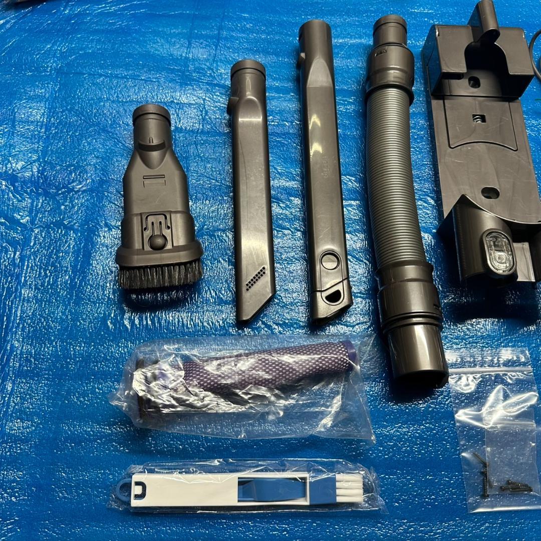 Dyson V6 fluffy 　本体　付属品　充電器　あり　バッテリー無し
