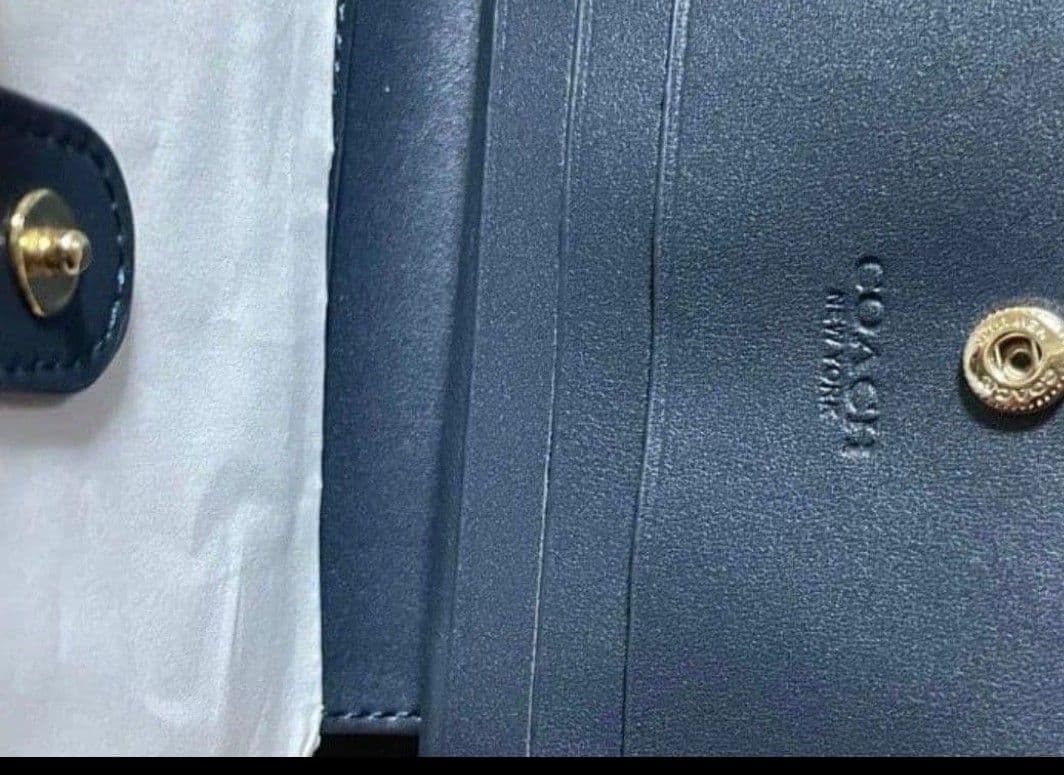 新品未使用コーチ二つ折り財布グリーンレザーレディースメンズ送料無料即日発送