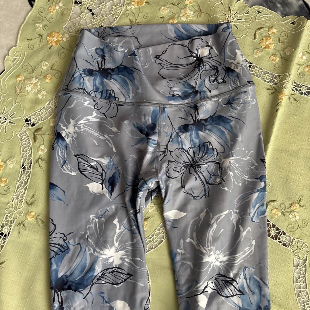 Julier ジュリエ　花柄 ヨガウェアセット グレー系