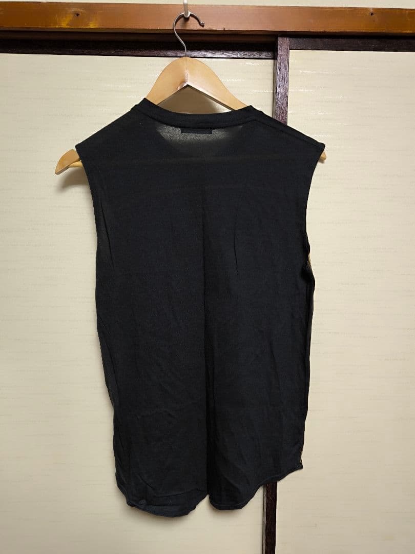 BALMAIN ノースリーブTシャツ 金ボタン グラフィック