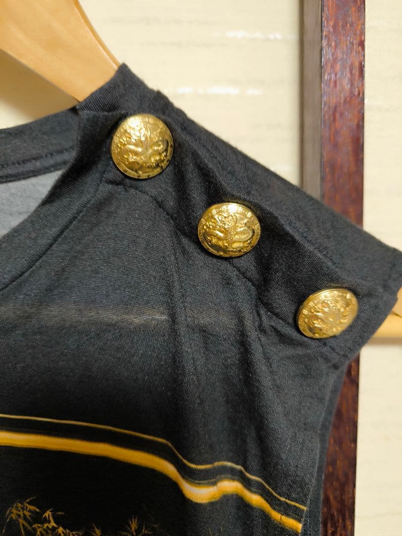 BALMAIN ノースリーブTシャツ 金ボタン グラフィック