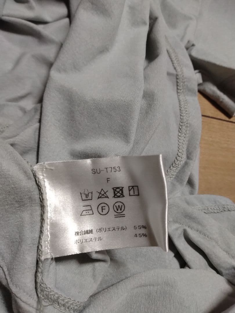 スリア　ヨガやピラティス用　グレー 丸首Tシャツ