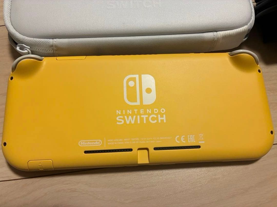 Nintendo Switch Lite イエロー カバー、充電器付き