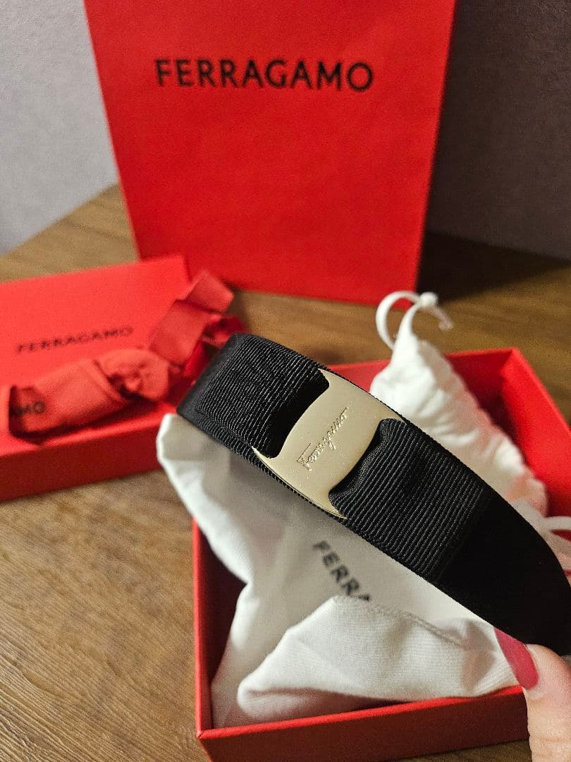 ゆゆさん専用FERRAGAMO カチューシャ