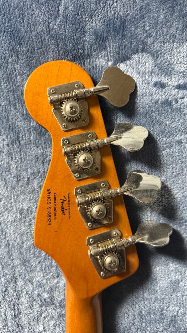 ベース Squier by Fender Jazz Bass