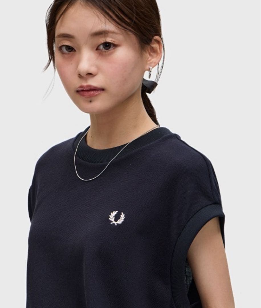 FRED PERRYノースリーブピケTシャツ