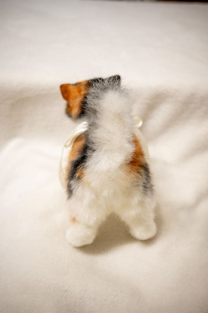 海外作家 猫 三毛猫 子猫ぬいぐるみ アートドール リアル 羊毛フェルト (左)