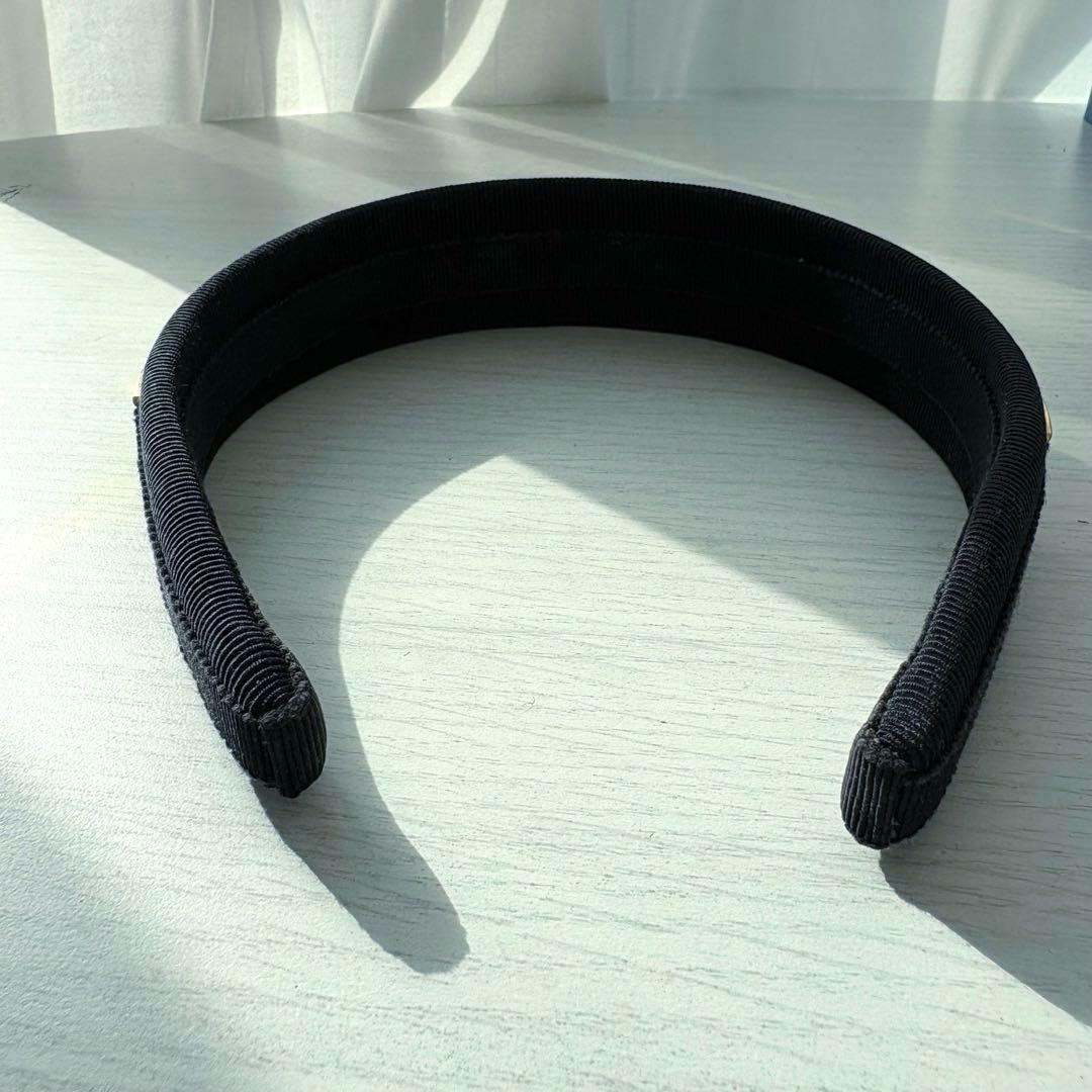 【美品】Salvatore Ferragamo ヴァラ・リボン カチューシャ濃紺