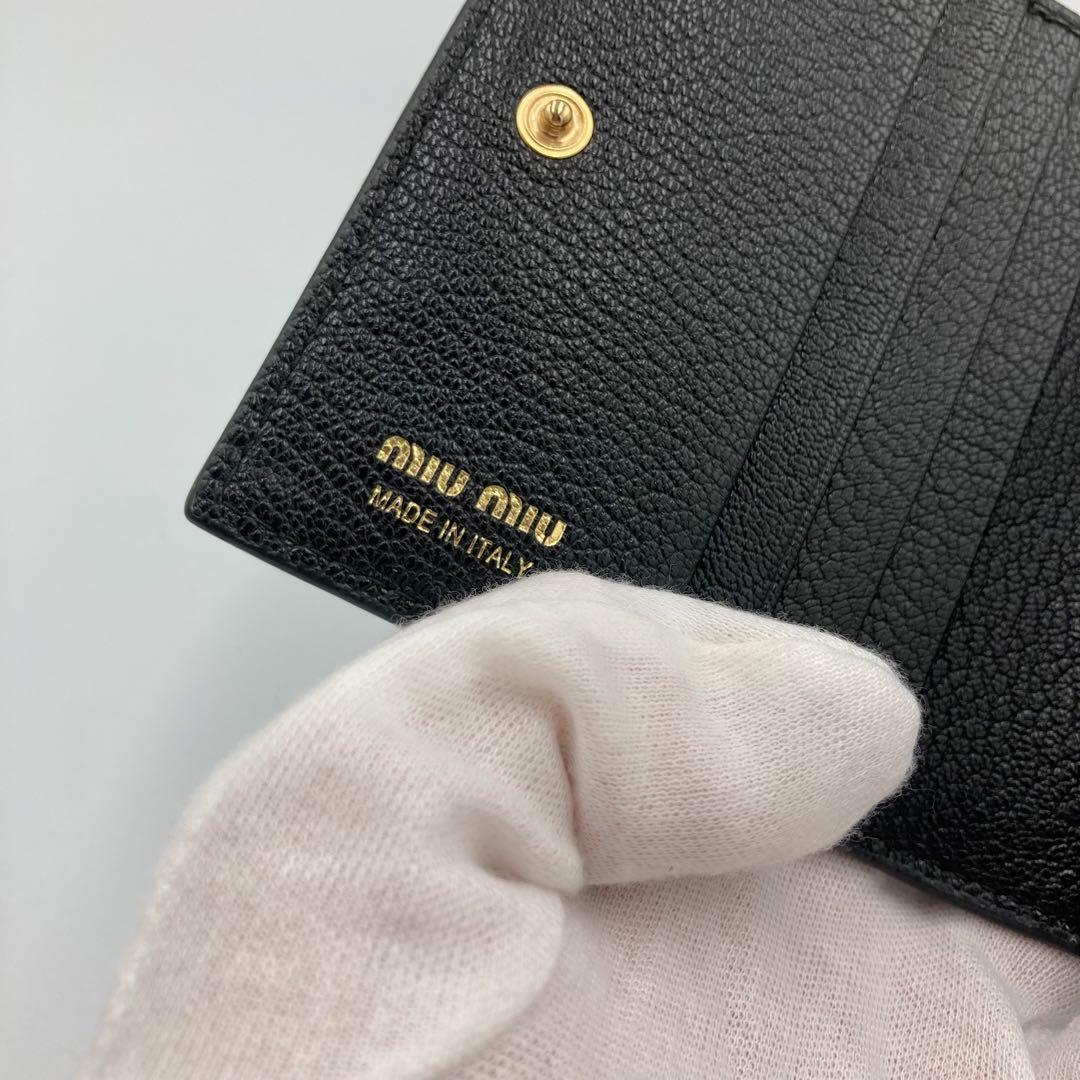 ！新品同然！　miumiu ミュウミュウ　コンパクト折り財布　ブラック