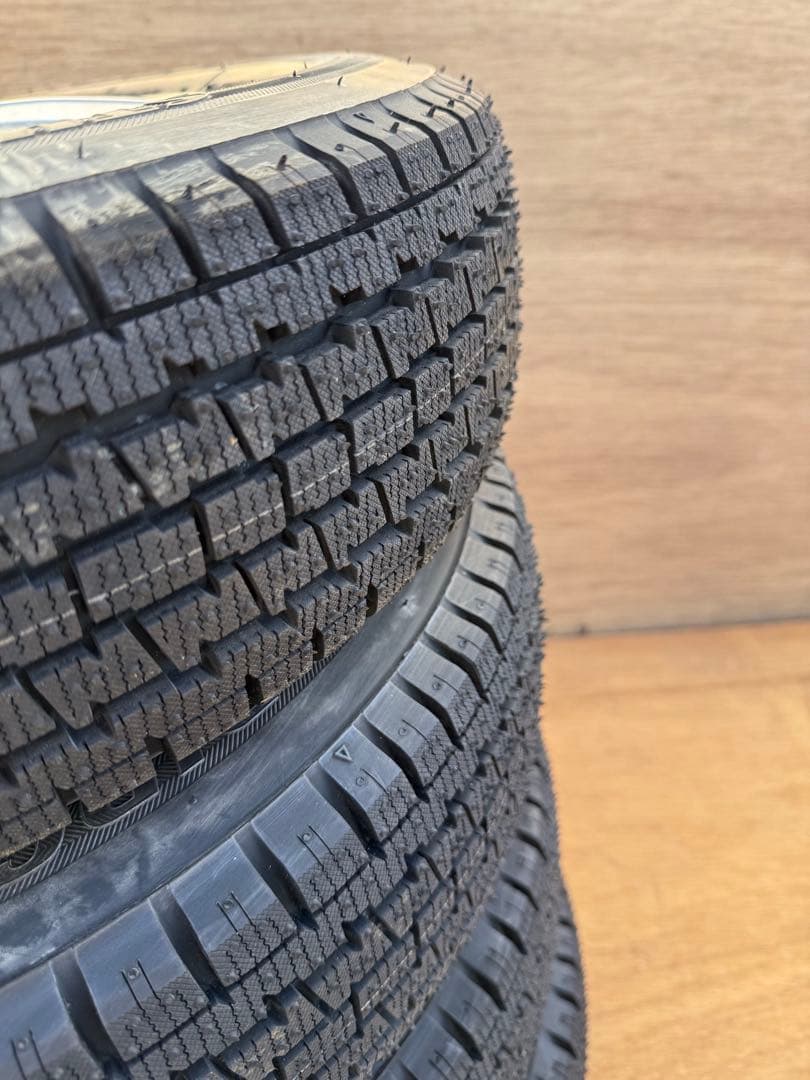 BRIDGESTONE 12インチスタッドレスタイヤセット【ホイールはおまけ】