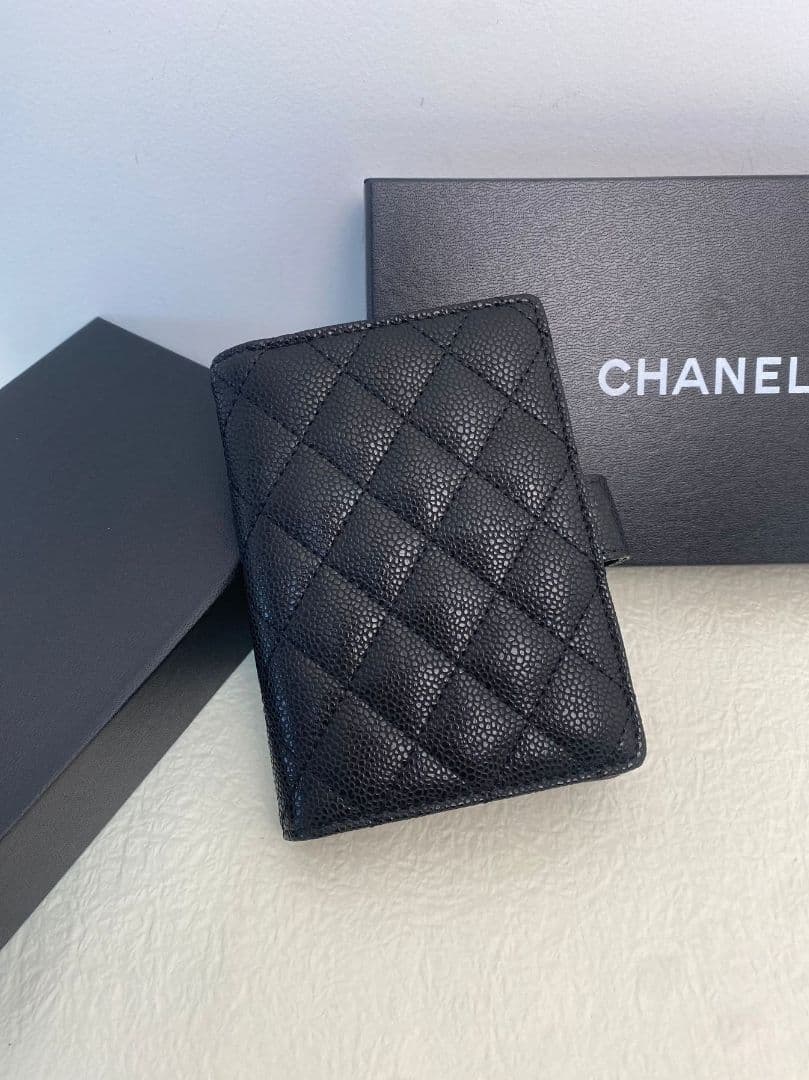 CHANEL ブラックレザー 二つ折り財布