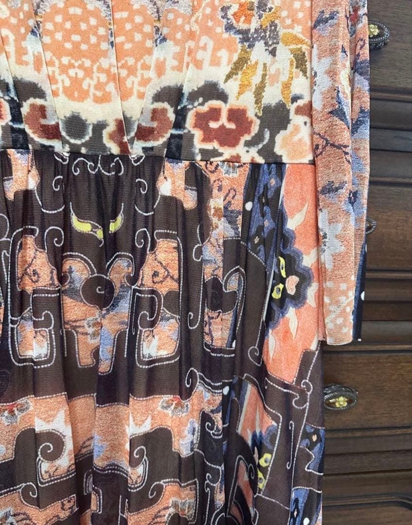 ヴィヴィアンタム　素敵でおしゃれです。ドラゴンとフラワーワンピース42.LL新品