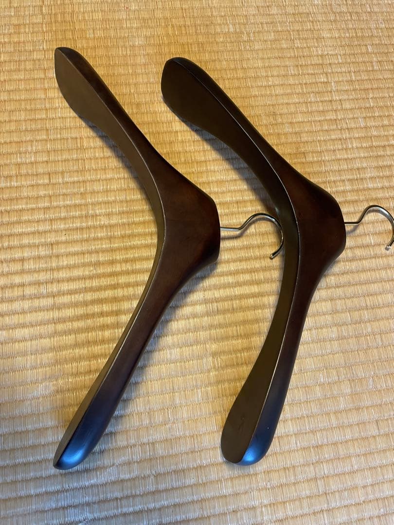 トムフォード　木製ハンガー2本セット