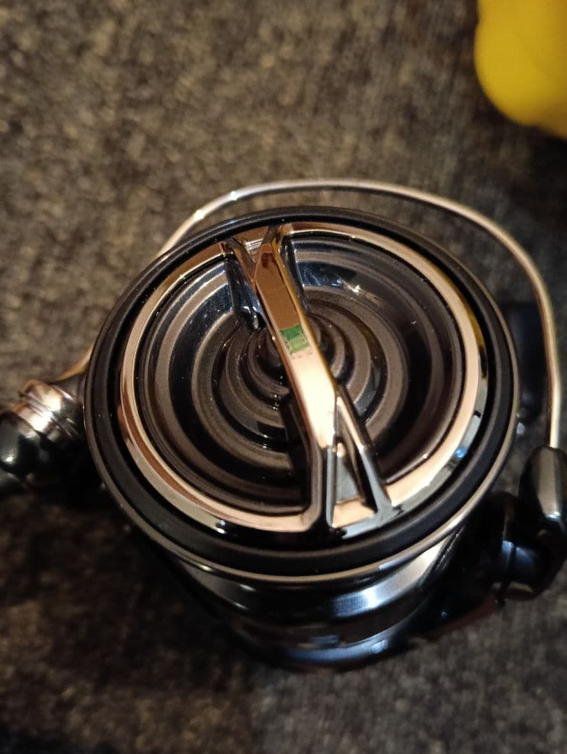 SHIMANO 24VANFORD 2500S スピニングリール