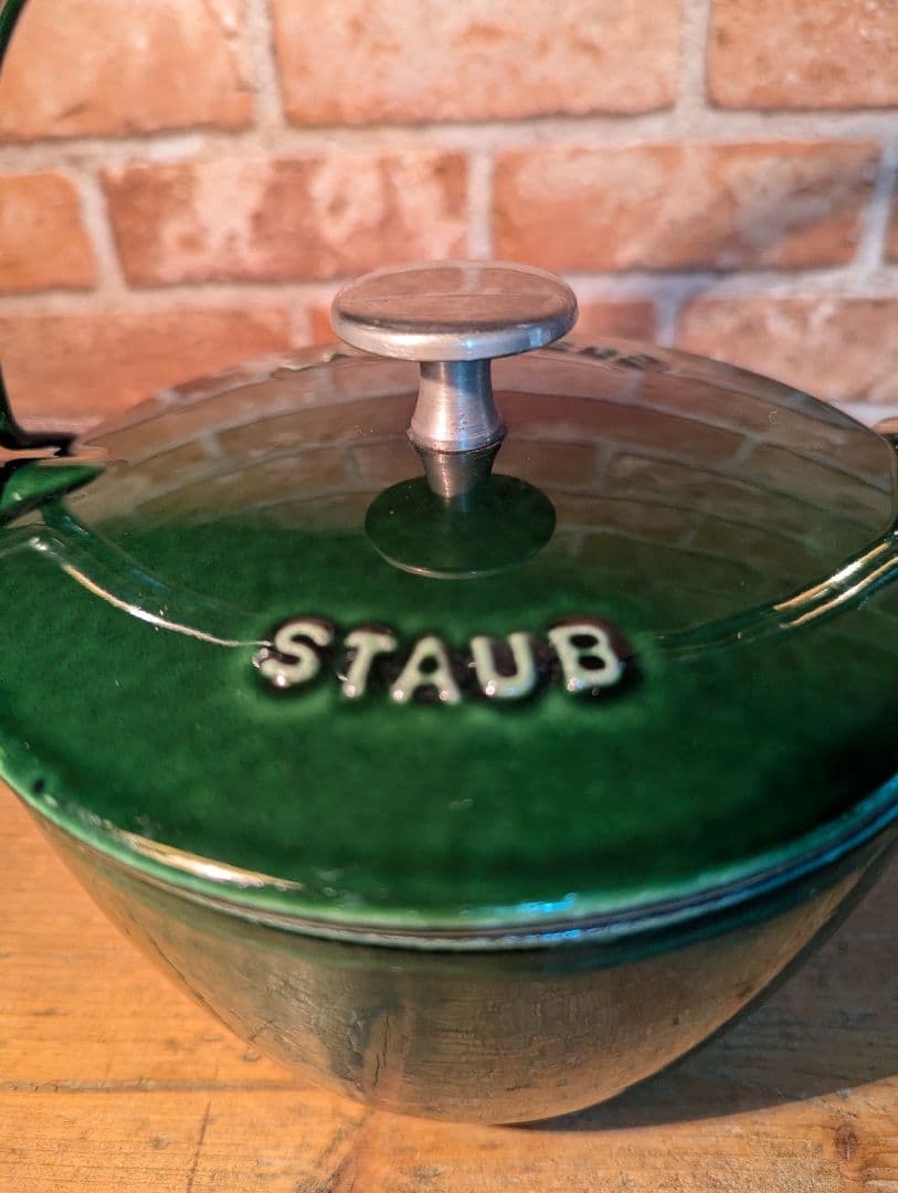 STAUB　 ラウンドティポット　バジルグリーン