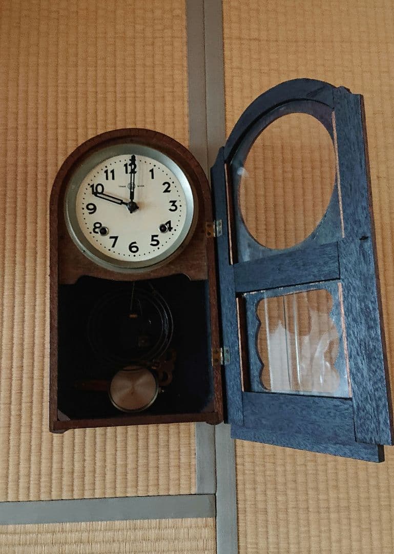 木製掛時計 アナログ表示 扉付き アンティーク