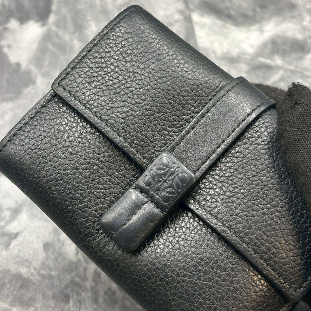 なな　　LOEWE バーティカルウォレット 折り財布　ブラック　箱付き