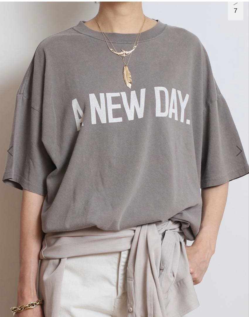 トップス REMI RELIEF A NEW DAY T-SH