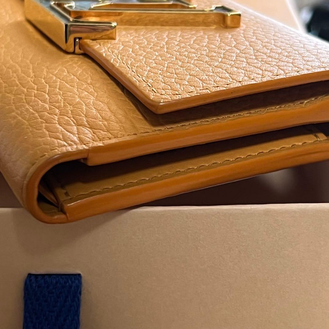 LOUIS VUITTONのポルトフォイユ・カプシーヌコンパクト財布