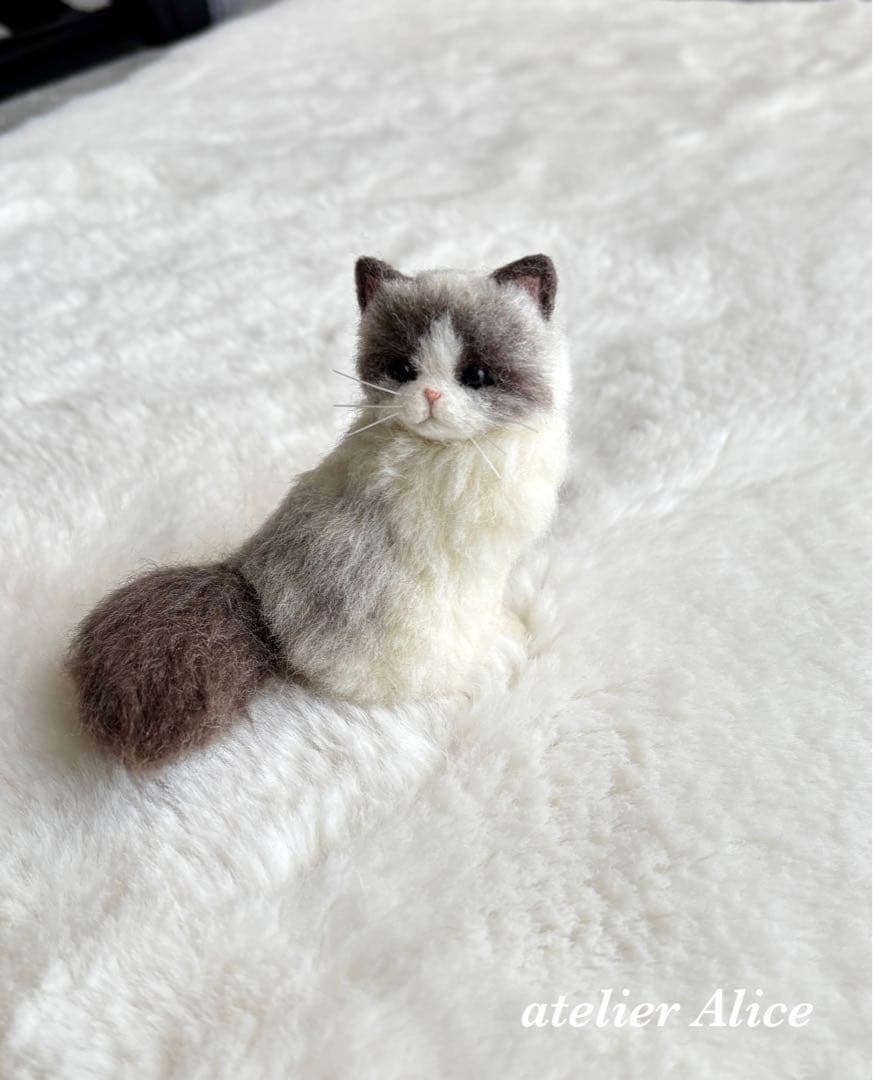 ラグドール　羊毛フェルト　猫　ぬいぐるみ　置物　ドール　ハンドメイド　ハチワレ