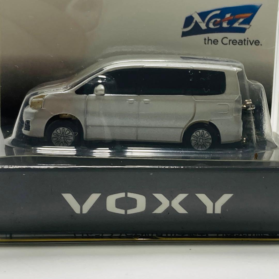 レア　台座付き！VOXY プルバックカー　LED キーチェーン　ミニカー　非売品