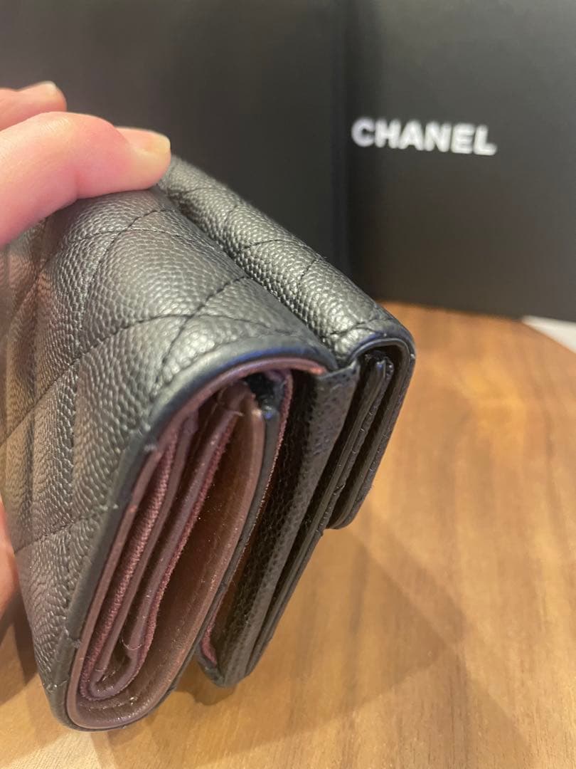 CHANEL マトラッセ　キャビアスキン　三つ折り財布