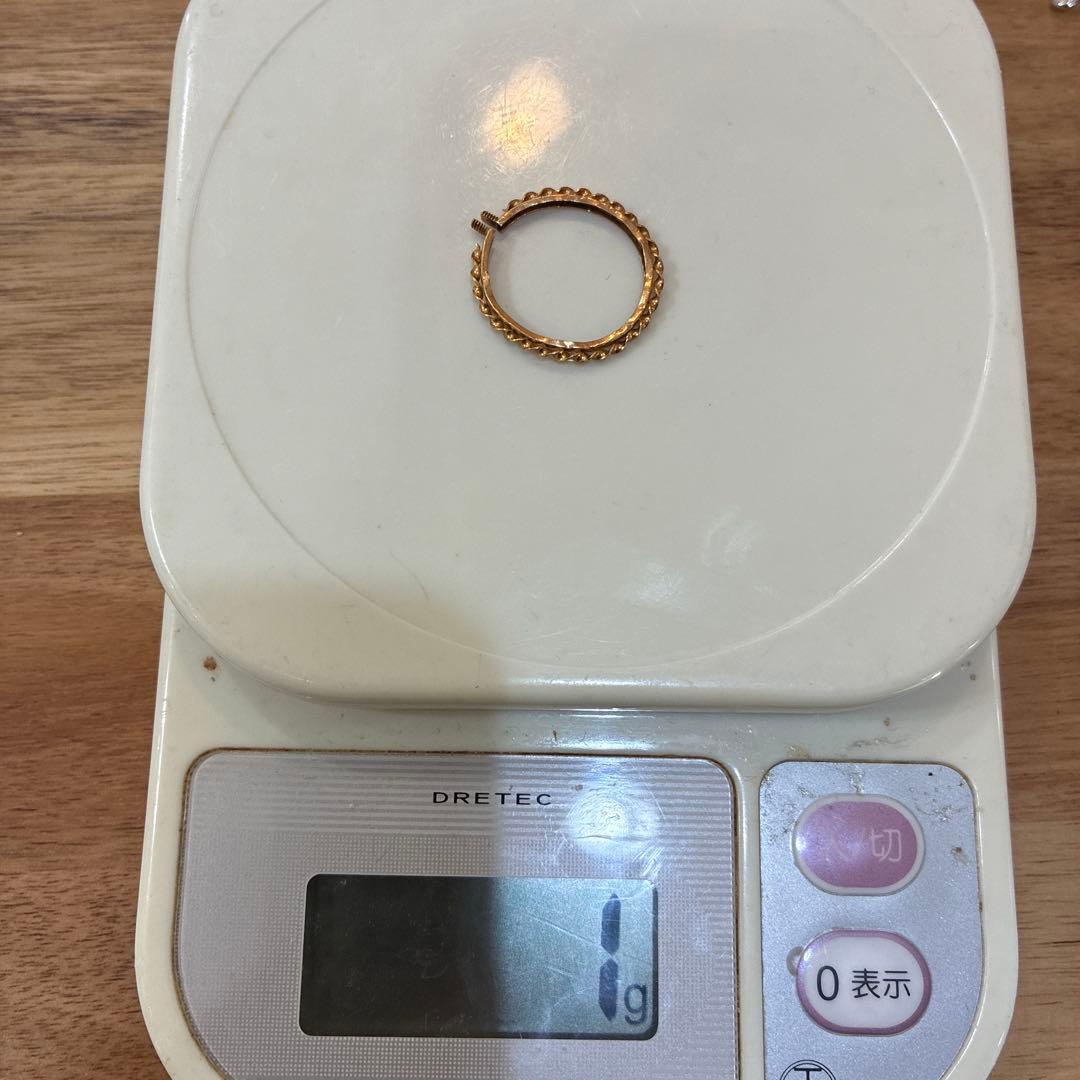 24金メダルの周りの金