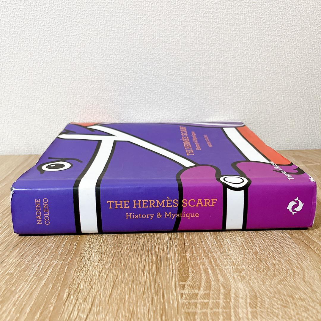 【表紙カバーにやや傷み有】HERMES エルメス　スカーフ　本