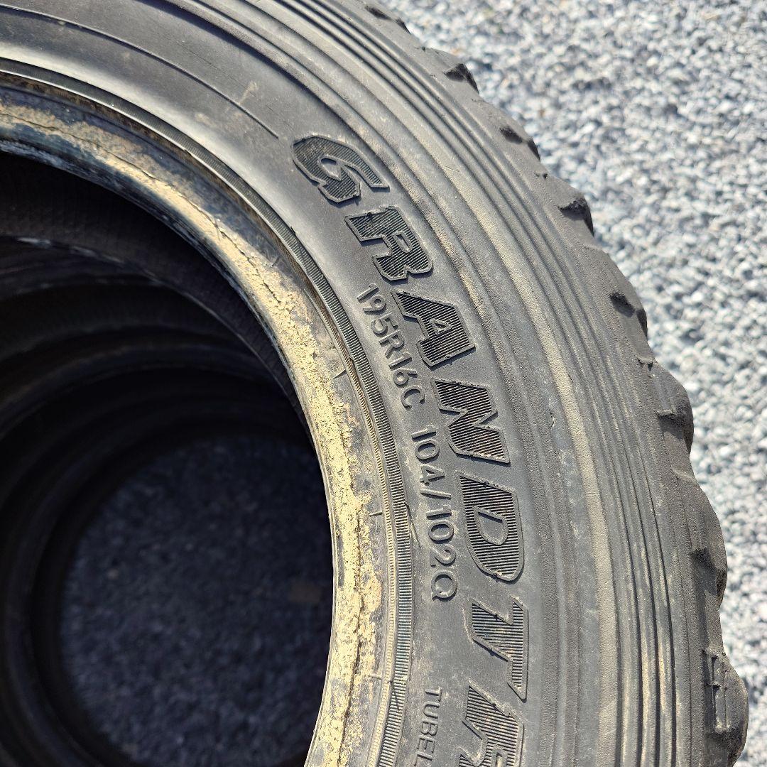 SGR様用　グラントレックMT2 195r16c