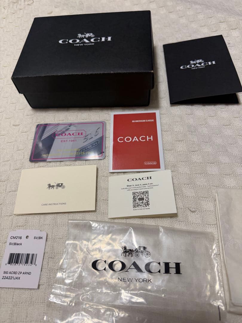新品・未使用✨COACH コーチ 二つ折り財布 てんとう虫 フローラル 日本限定