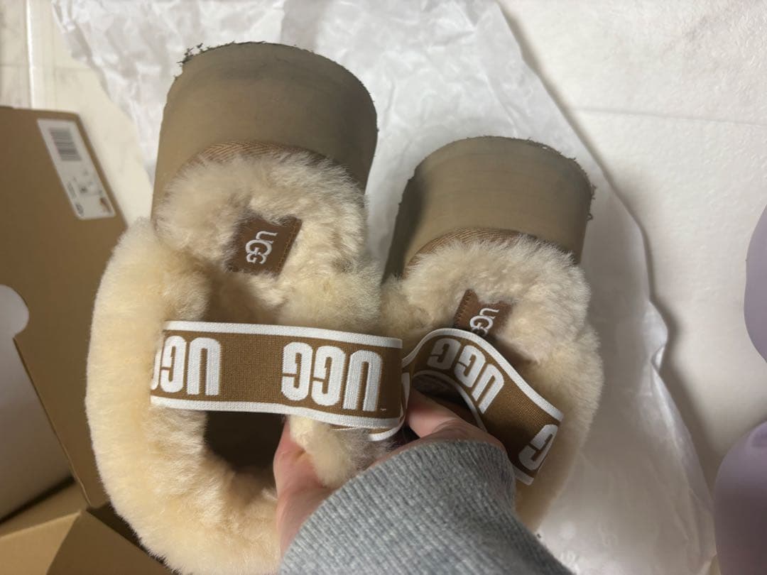 UGG Funketteスエードファーサンダル　厚底