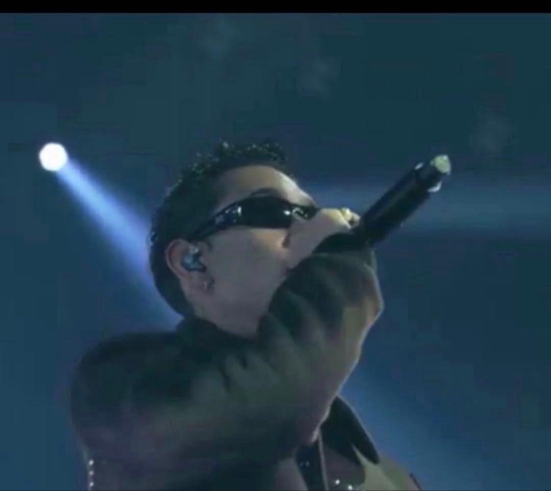 io着用　HELIX LOGO SUNGLASSES BLACK