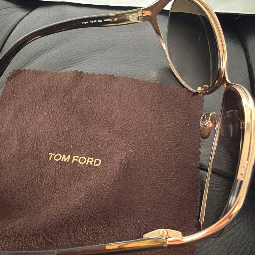 なっちゃんページTOM FORD キャットアイサングラス