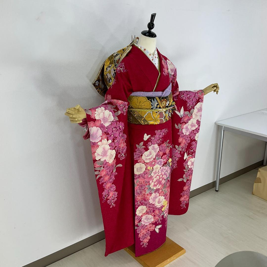 お振袖　赤　金通し　蝶　正絹　美品