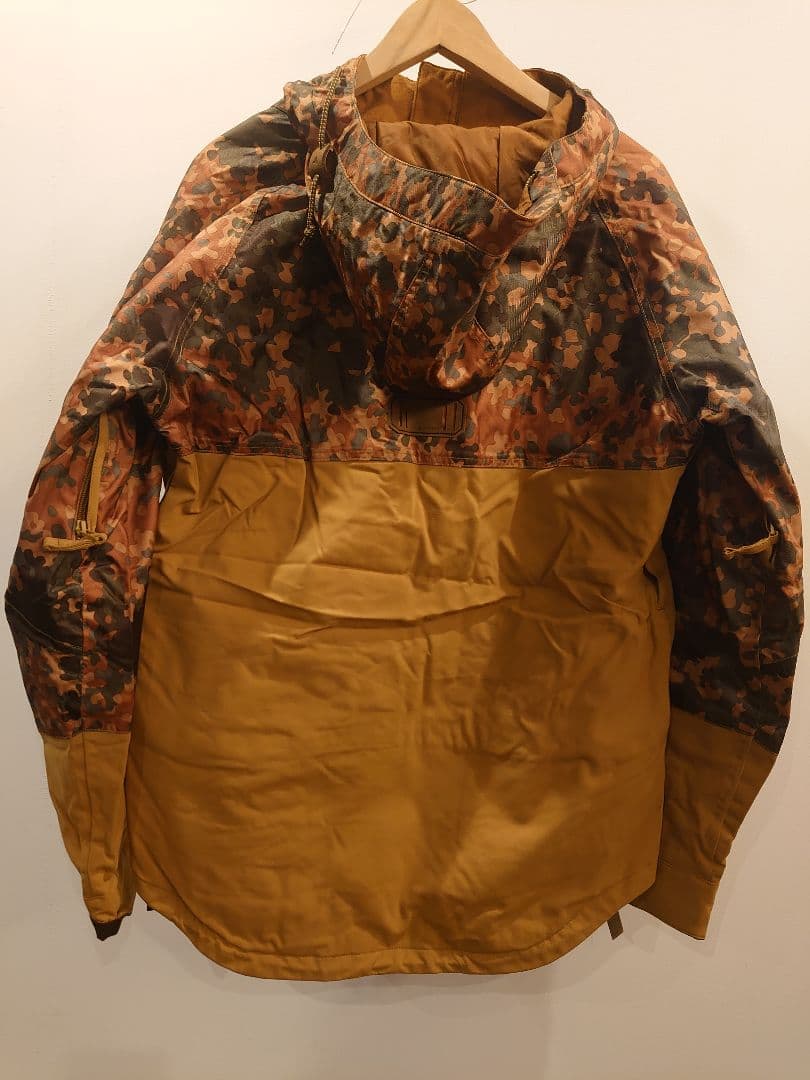 カモフラージュ フード付き スノーボードジャケット BURUTON 未使用