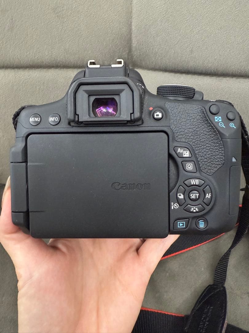 本日のみ大幅値下げ中！Canon EOS Kiss X8iデジタル一眼レフカメラ