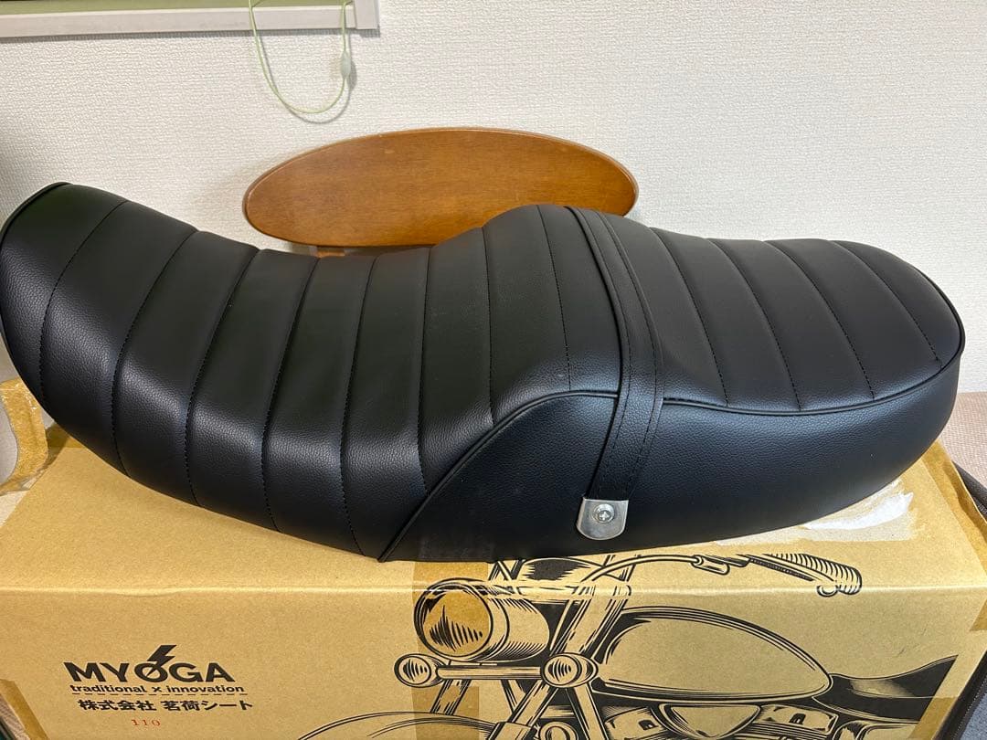 R&T ☆美品Z900RS 社外シートバイクシート ブラック
