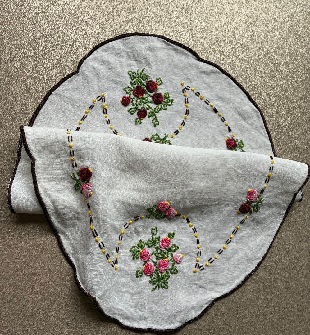 魅力的なフランスアンティーク　花束刺繍 テーブルランナー　ドイリー