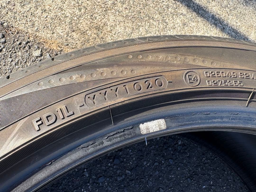 ヨコハマタイヤ　ブルーアースRV-02 245/40R20 中古4本セット