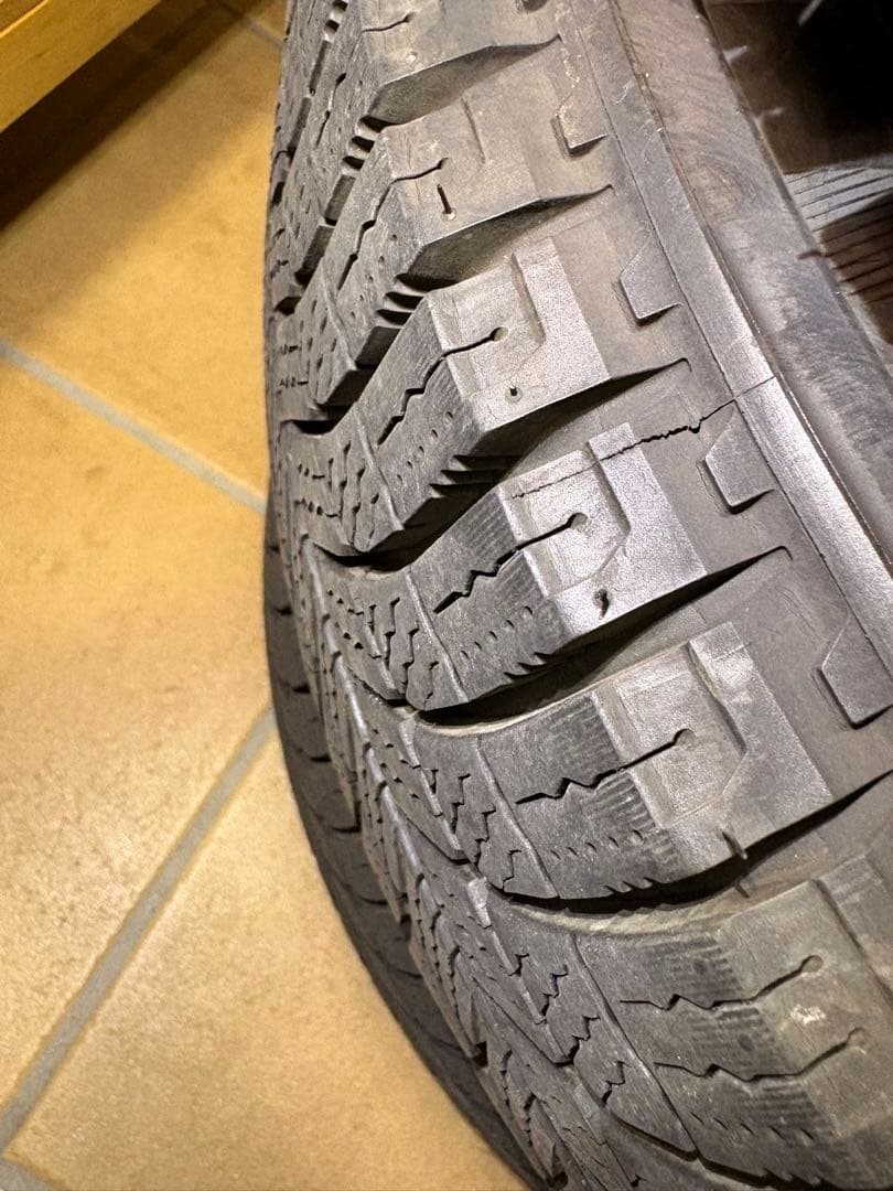 Agilis X-ICE 195/80R15 ハイエース純正ホイール付き9部山