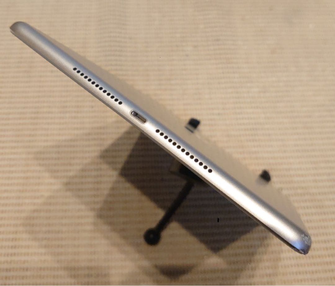 完動品SIMフリー液晶無傷iPad第6世代(A1954)本体32GB FJF8D