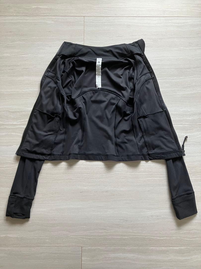 lululemonブラック ヨガウェアジャケットNulu