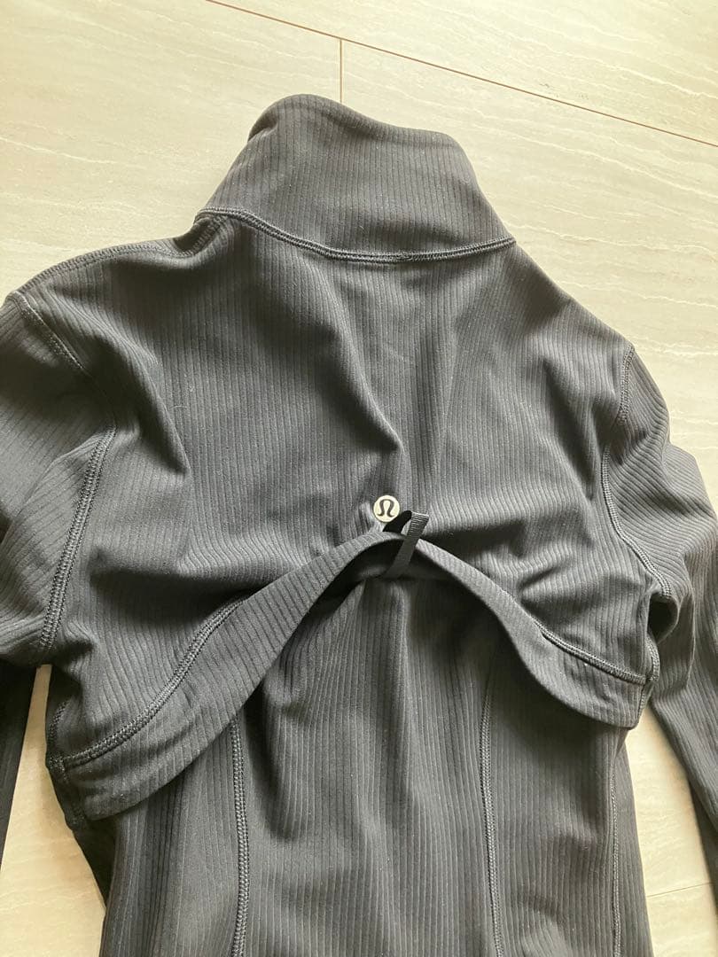lululemonブラック ヨガウェアジャケットNulu