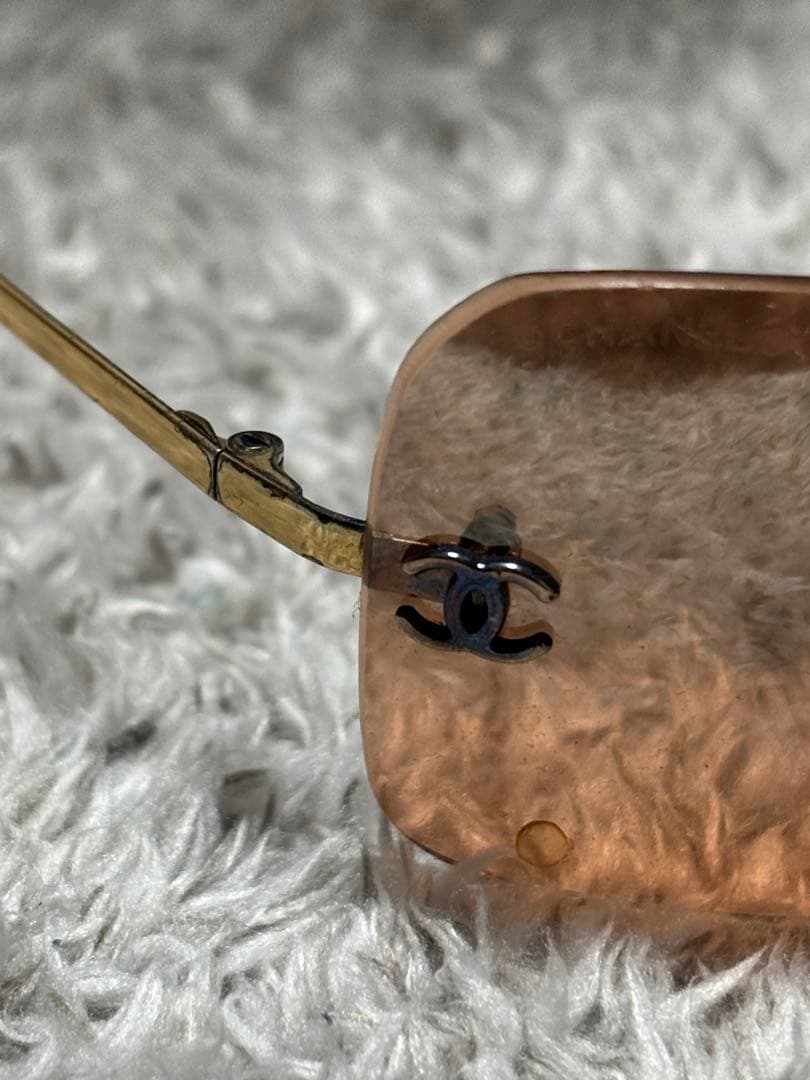 Chanel リムレスサングラス