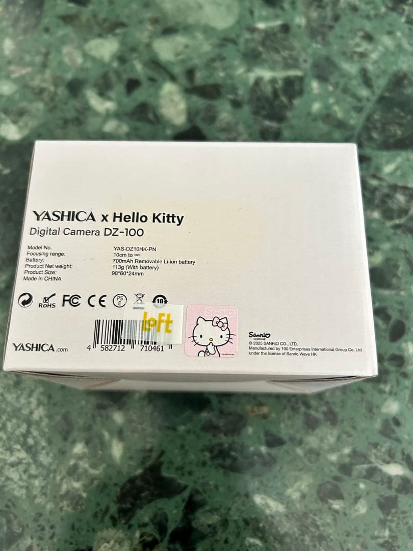 YASHICA ハローキティ　デジタルカメラ　DZ-100 新品未使用