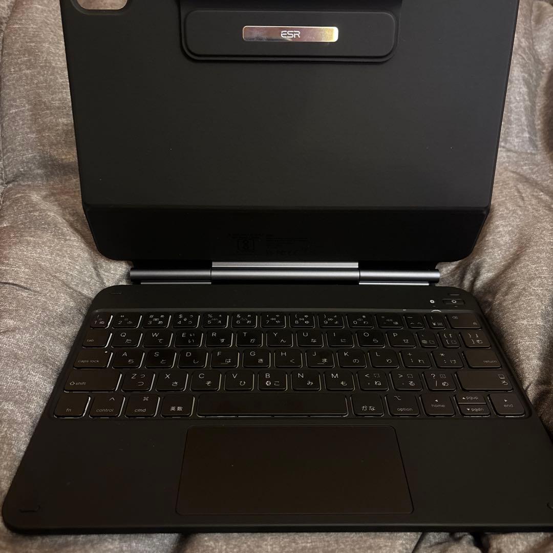 iPad１１世代　シルバー　ESRマジックキーボード+ケース付き